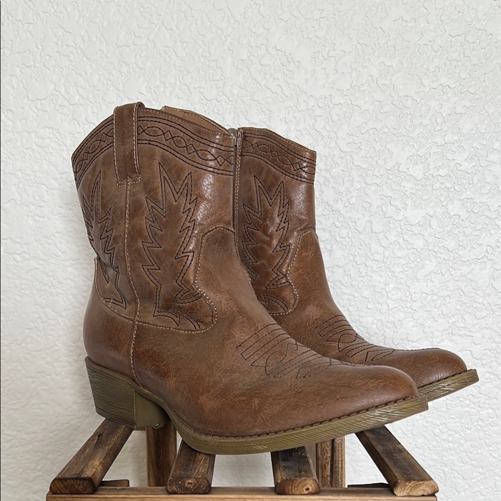 Coconuts by Matisse Brown Ankle Boots